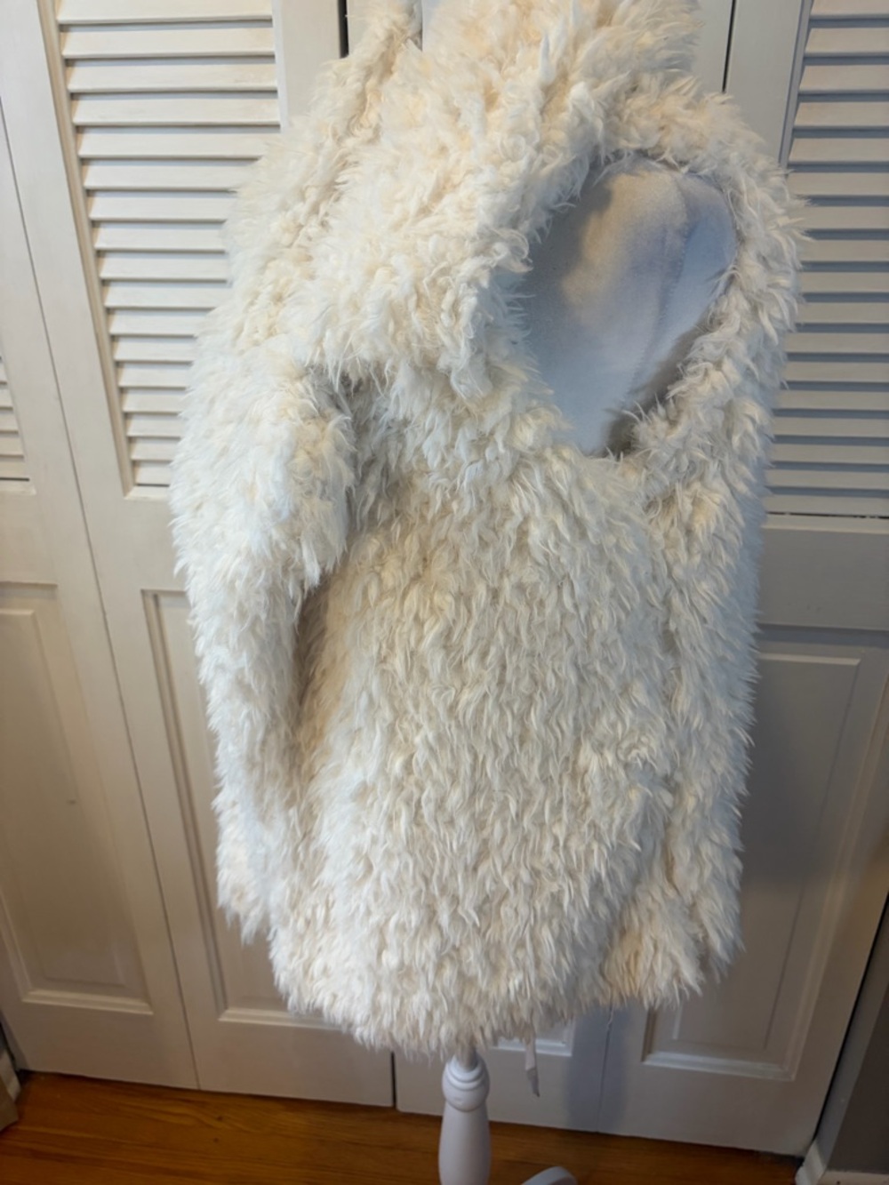 Cozy Cream Faux Fur Teddy Jacket Vest - Open Front - Picture 3 of 10